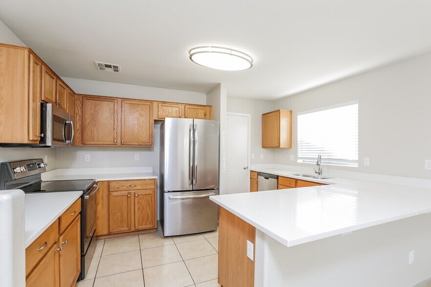 Building Photo - 10637 W Nez Perce St