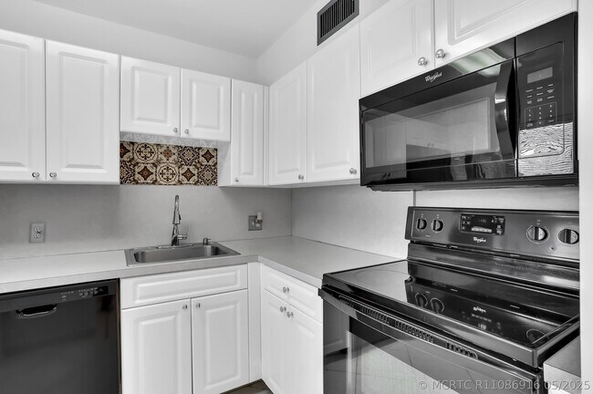 Building Photo - 4290 Deste Ct
