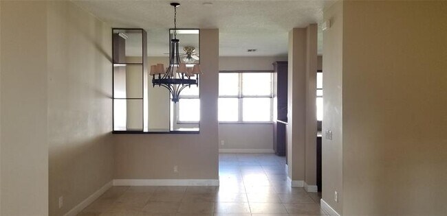 Building Photo - 608 Stanton Dr