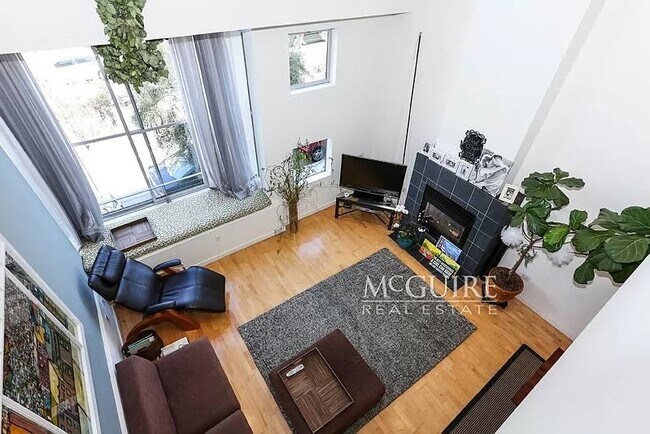 Primary Photo - 2412 Harrison St