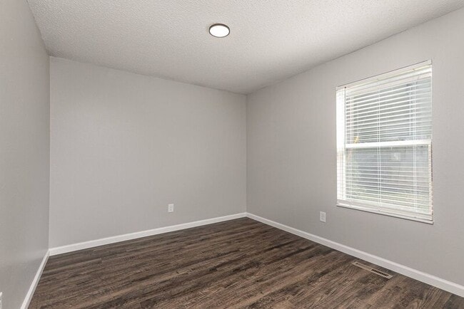 Building Photo - 1147 E Elm St