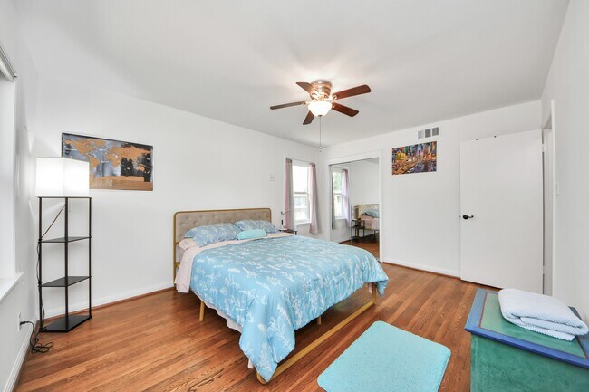 Building Photo - 5139 Beechnut St