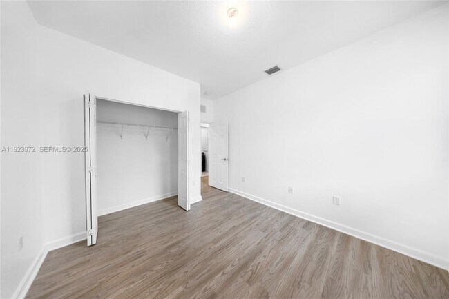 Building Photo - 268 NE 210th Way