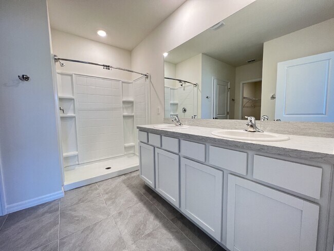 Building Photo - **COMING SOON**4 bd/2bath Home available i...