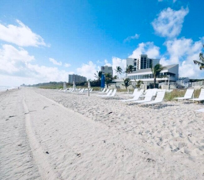 Building Photo - 4750 S Ocean Blvd