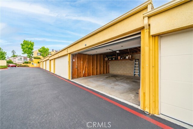 Building Photo - 25712 Le Parc
