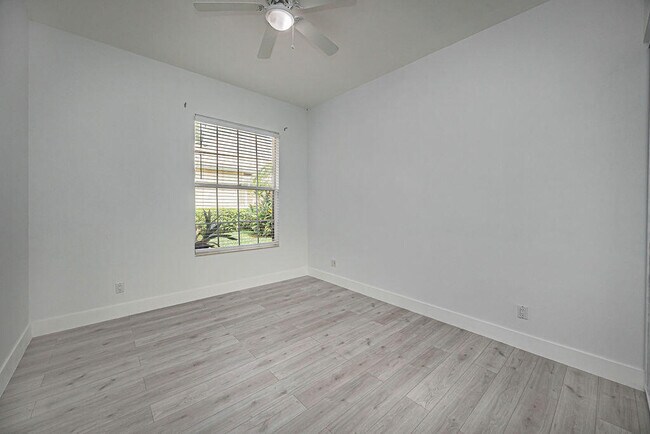 Building Photo - 8593 Wakefield Dr