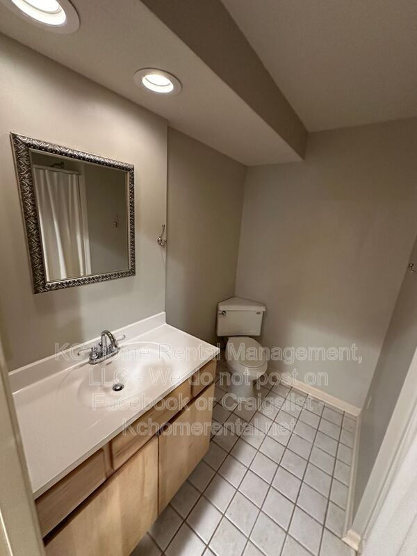 Building Photo - 9802 NW 72nd Terrace