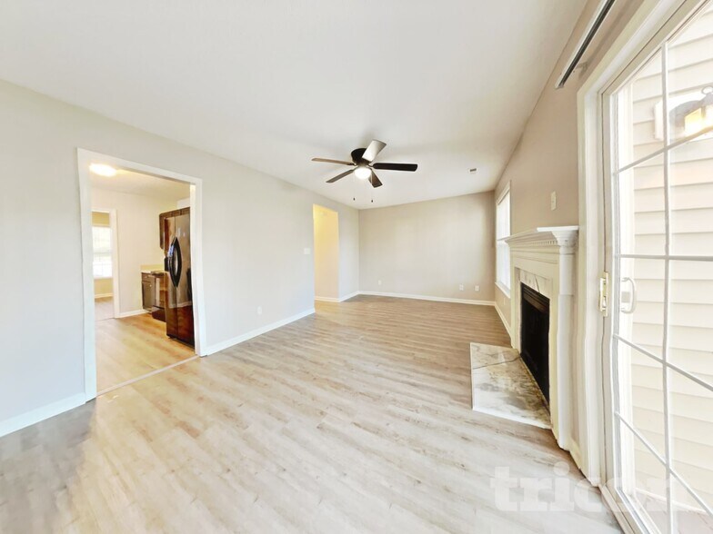 Building Photo - 4409 Woodlawn Dr