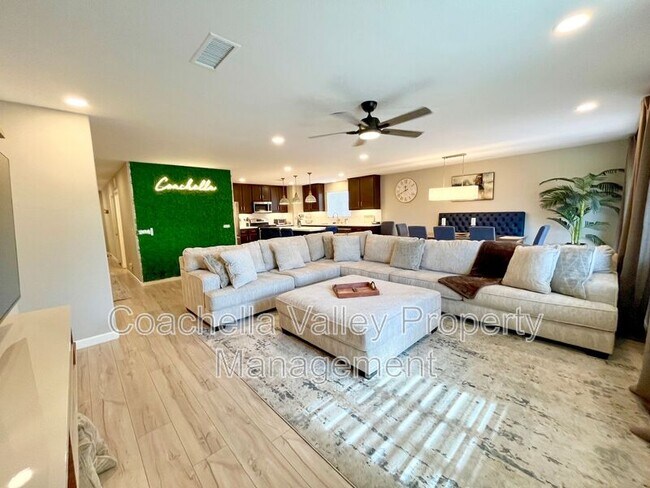 Building Photo - 84131 Azzura Way