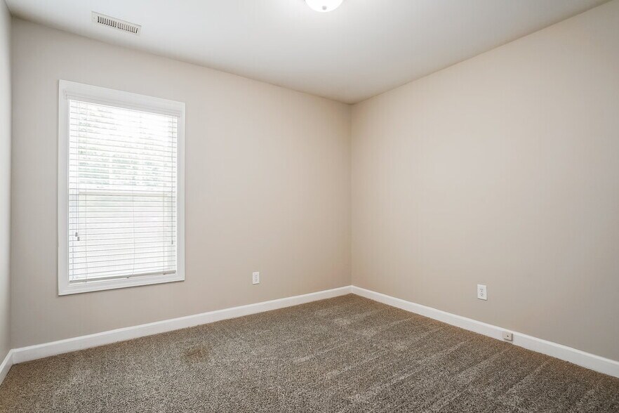Building Photo - 2545 Spring Oaks Way