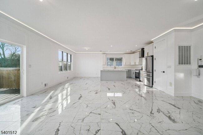 Building Photo - 19 Mountain Ave