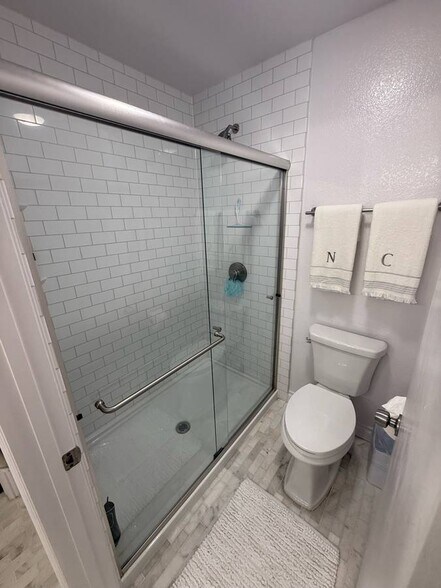 Building Photo - 5160 Baywood Cir