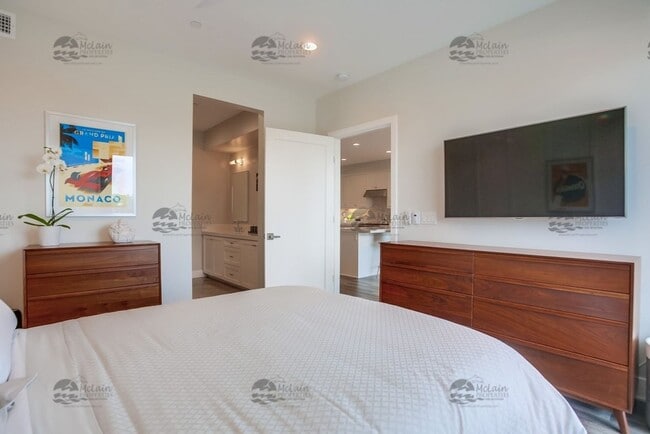 Building Photo - LUXURY 2 Bedroom with AC and Washer/Dryer, DOWNTOWN CARLSBAD VILLAGE