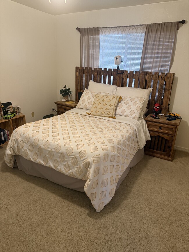 Building Photo - 2536 N Corinthian Garden Dr