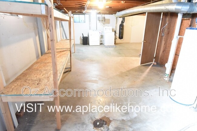 Building Photo - 8870 Westbrooke Dr