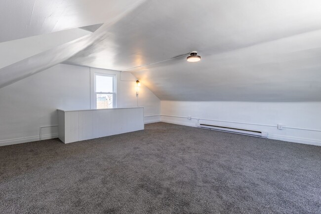 Building Photo - 747 E Warrington Ave