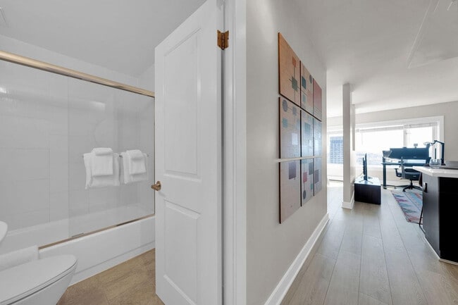 Building Photo - 899 Pine St