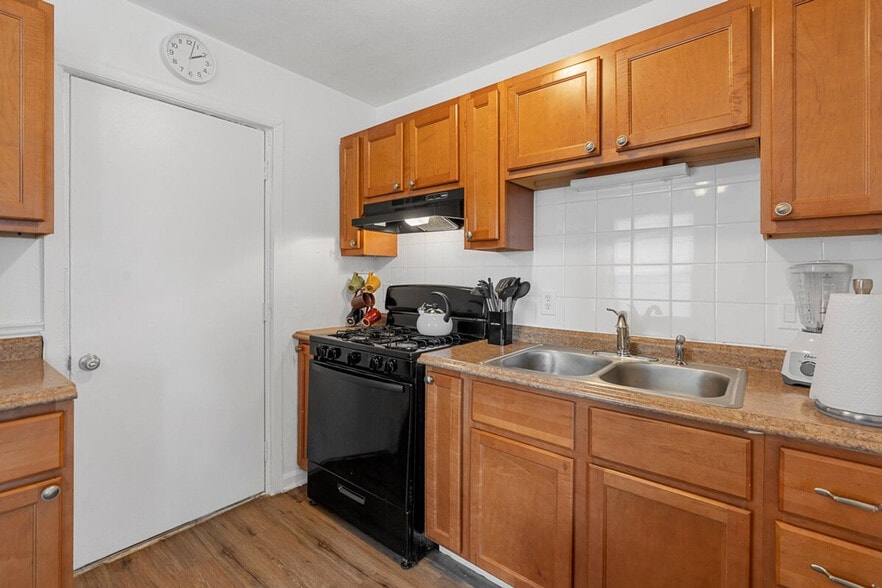 Building Photo - 6563 Julian Ave