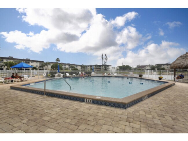 Building Photo - Newly listed Gulf Winds East condo