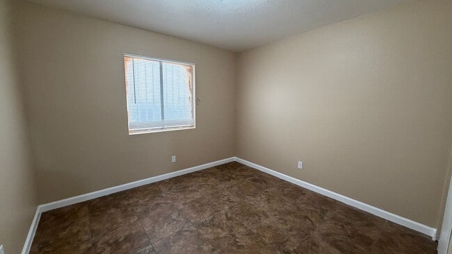 Building Photo - Two Bedroom One Bathroom Apartment in San Bernardino!