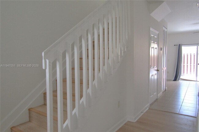 Building Photo - 1485 NE 33rd Rd