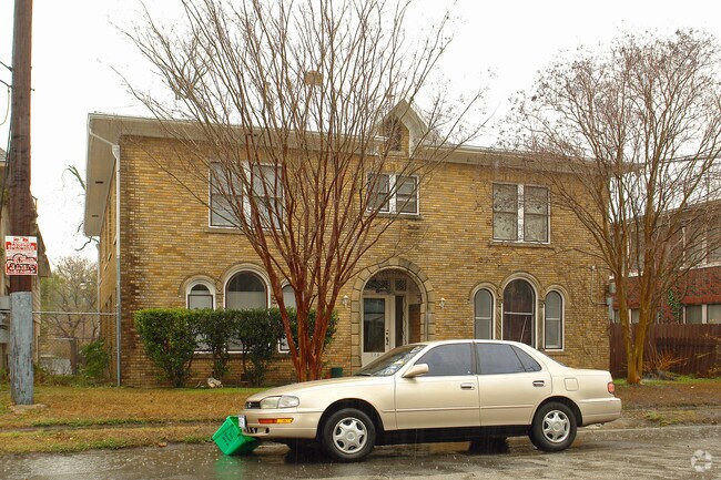 Building Photo - 726 W Russell Pl