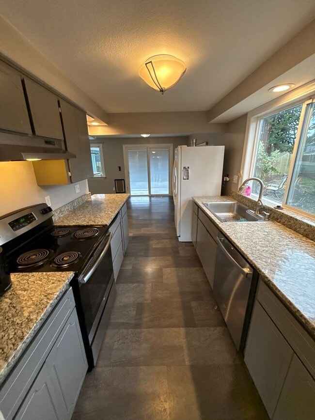 Building Photo - 3677 Carmelle Ct NE