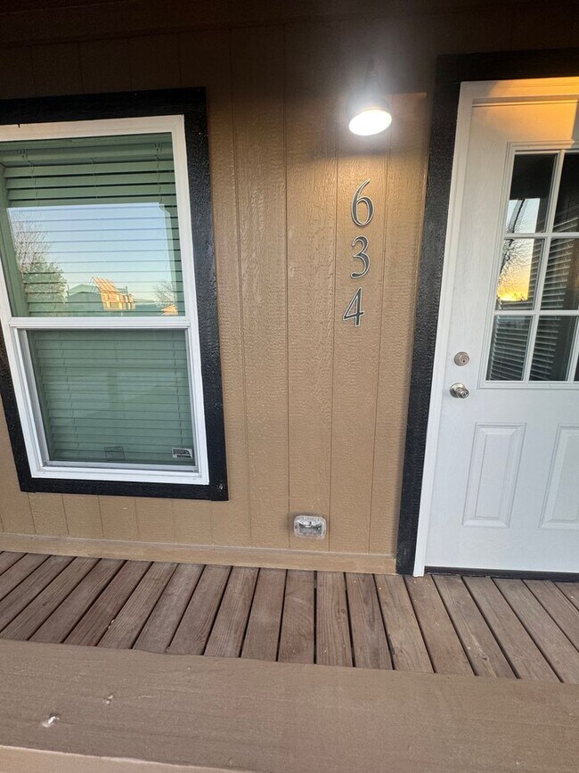 Building Photo - 632/634 Edna Lane