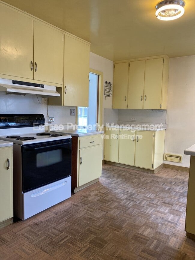 Building Photo - 102 Poncha Ave