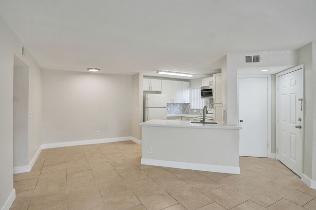 Building Photo - 12650 Vista Isles Dr
