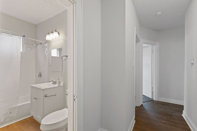 Building Photo - PRICE HILL - Stunning 4 bed 2 bath on quiet cul de sac street