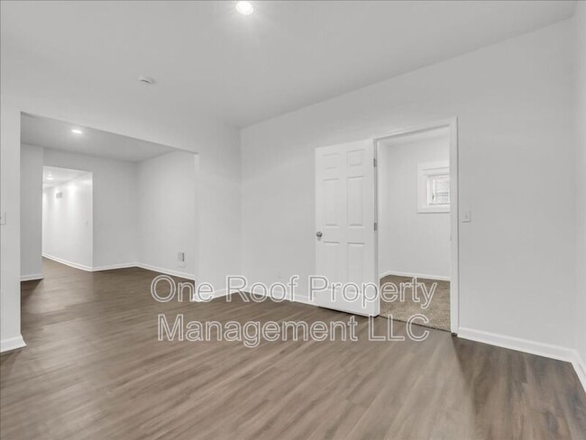 Building Photo - 324 N Hardesty