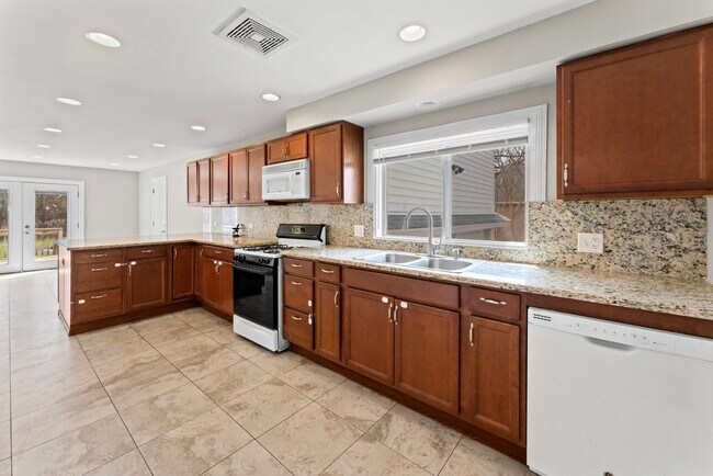 Building Photo - 2916 Oakwood Ave