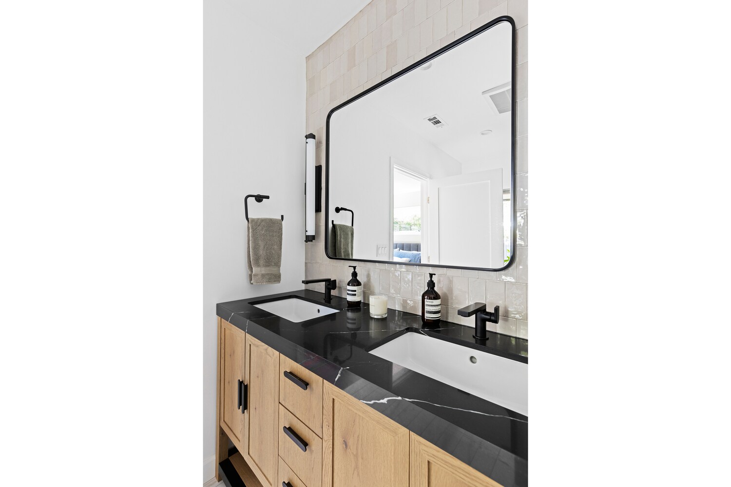 Building Photo - 1772 S Orange Grove Ave