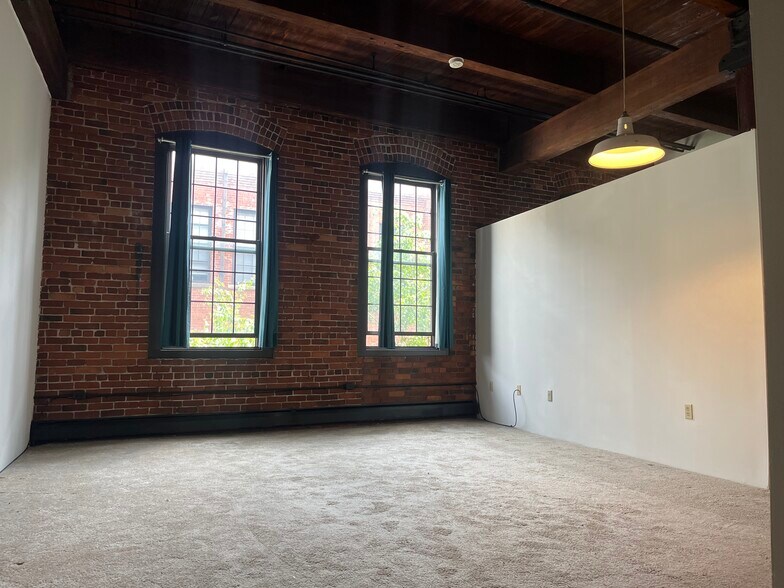 Building Photo - 84 Union Pl