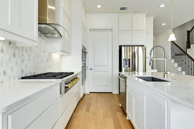 Building Photo - 19005 Fernando Trl