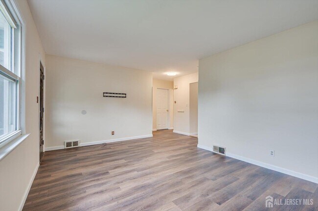 Building Photo - 25 Ellwood Rd