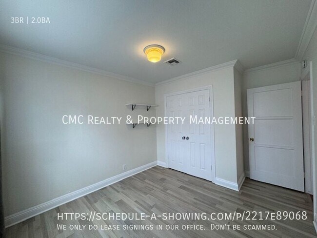 Building Photo - 3 bed & 2 bath home in EAST side Long Beach