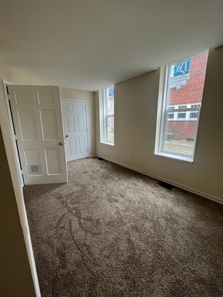 Building Photo - 1102 N 10th St