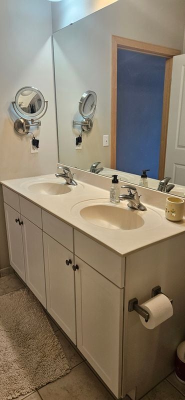 Building Photo - 2201 Village Ln