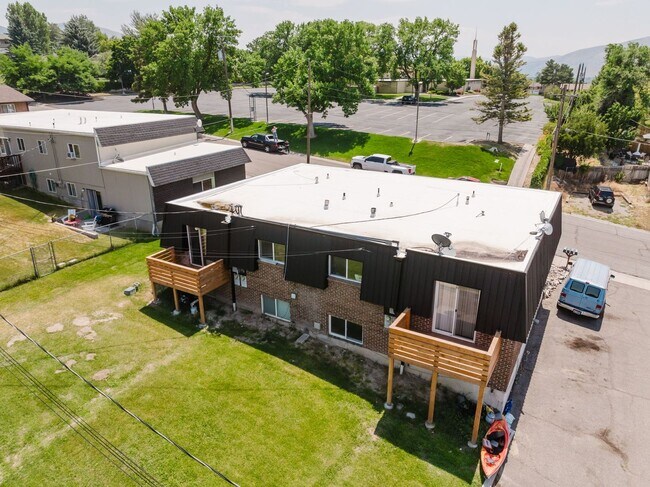 Building Photo - Poplar