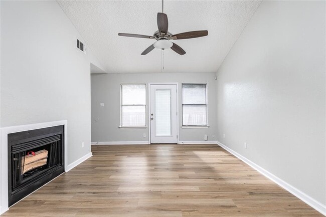 Building Photo - 1803 Heatherglen Ln