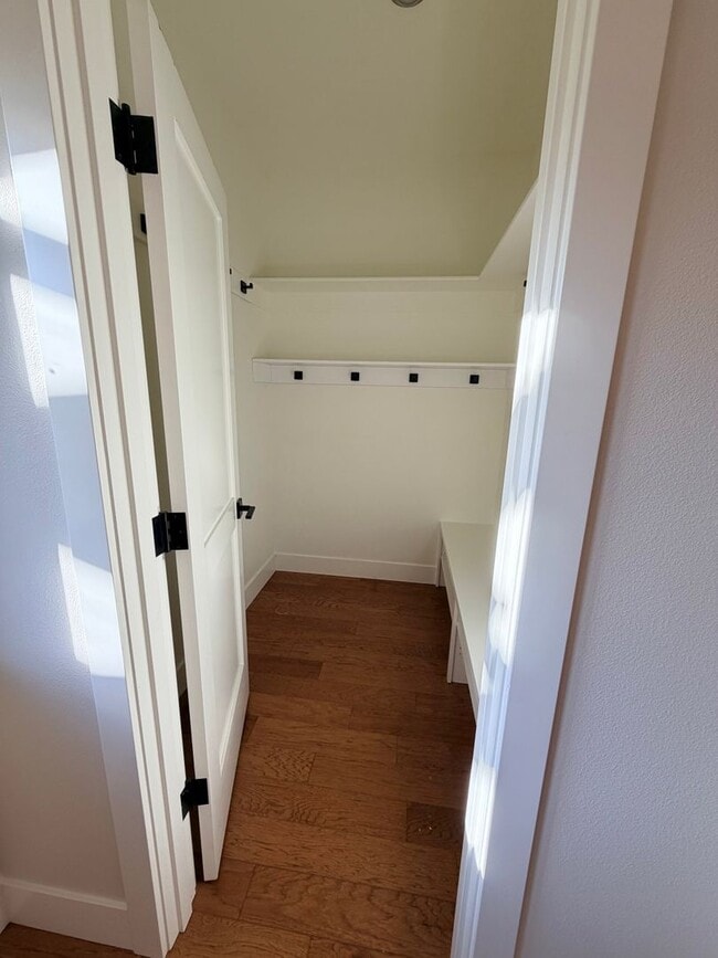 Building Photo - 3Bed/2.5 Bath Townhouse With Large Bonus Room/Office In Woodstock Neighborhood