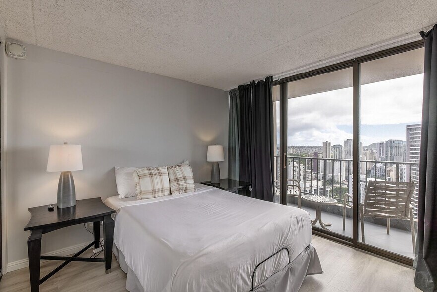 Building Photo - 411 Hobron Ln