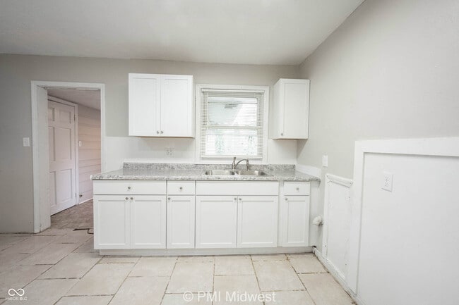 Building Photo - 4923 Barlow Dr