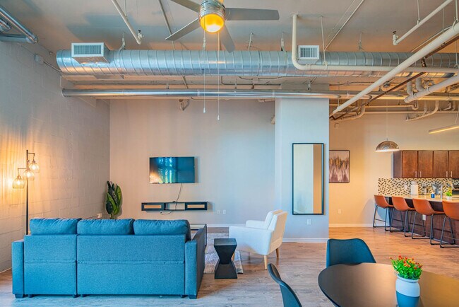 Building Photo - 1275 E University Dr