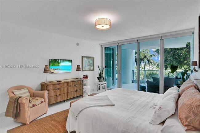 Building Photo - 2627 S Bayshore Dr