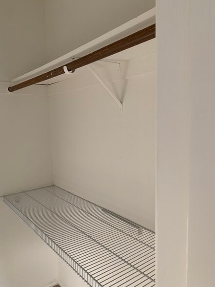 MasterCloset - 1072 Maywood Ln