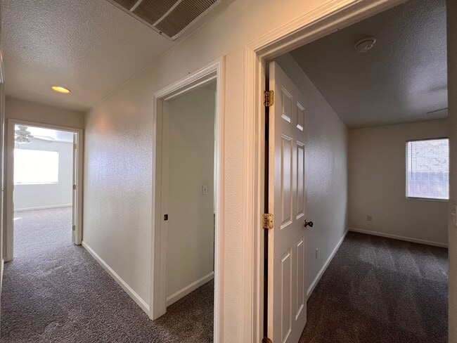 Building Photo - Large 4-bedroom home located in the Countr...
